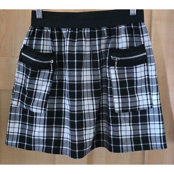Black & White Plaid Mini Skirt With Zipper Pockets whimsygoth schoolgirl Y2K - Picture 1 of 7